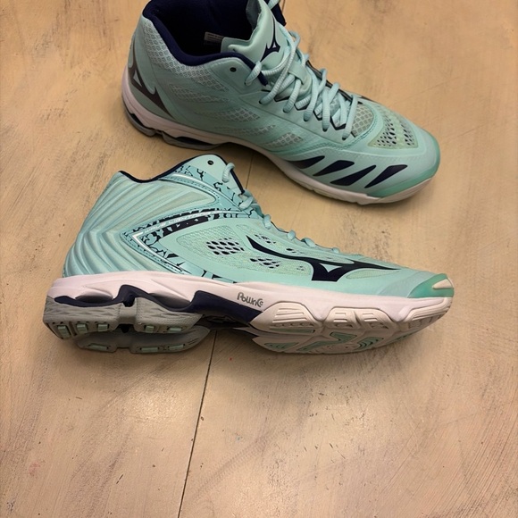 Mizuno Wave Lightning Z5 Mid Womens Light Volleyball Shoes Size 9US - Picture 3 of 9